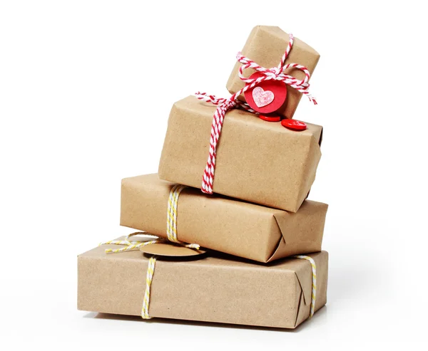 Pila di scatole regalo su sfondo bianco — Foto Stock