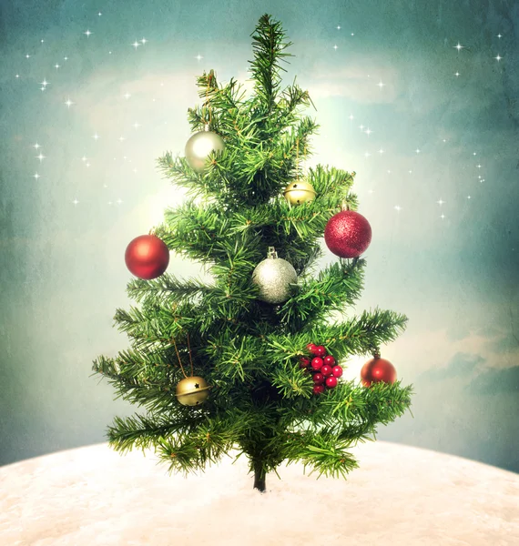 Decorated Christmas tree on hilltop — Stock Photo, Image