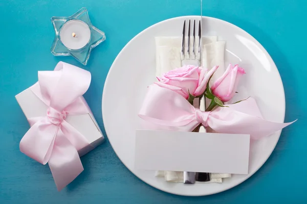 Tabla de ajuste con rosas rosadas —  Fotos de Stock