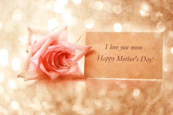 Dia das mães cartão de mensagem com rosa — Fotografia de Stock