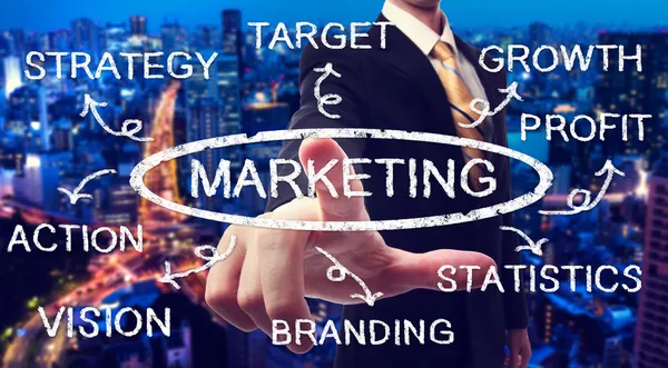 Hombre de negocios apuntando gráfico de marketing — Foto de Stock