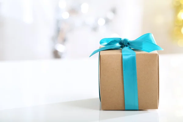 Caja de regalo con lazo Teal —  Fotos de Stock