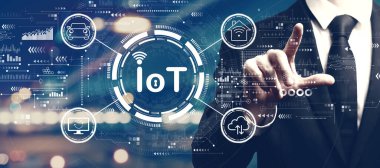 Şehir arka planında bir adam ile tema yok