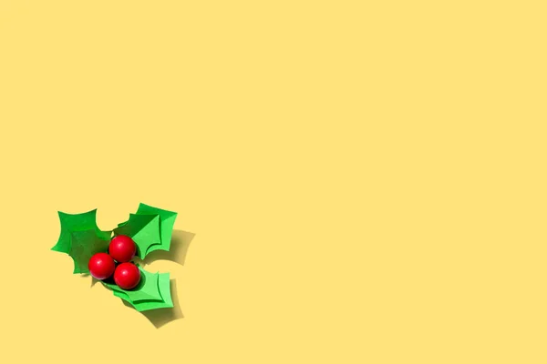 圣诞冬青浆果纸制工艺 — 图库照片