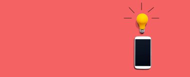 Sarı ampullü akıllı telefon.