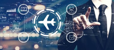 Şehir arka planında bir adamla uçuş bileti rezervasyonu kavramı