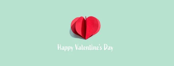 Массаж на день Святого Валентина с бумажным сердцем — стоковое фото