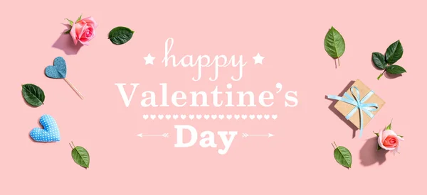 Valentijnsdag bericht met een kleine geschenkdoos — Stockfoto