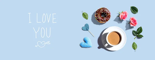 Ich liebe dich mit einer Tasse Kaffee und einem Donut — Stockfoto