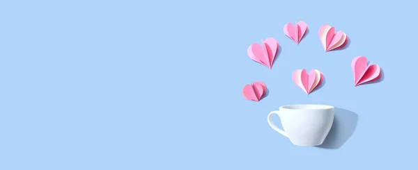 Taza de café con corazones artesanales de papel — Foto de Stock