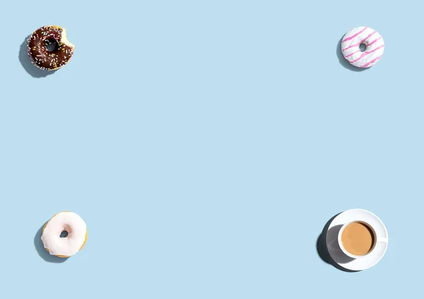 Пончики і чашка кави — стокове фото