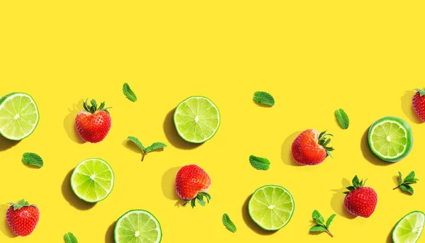 Limoni freschi e fragole alla menta — Foto Stock