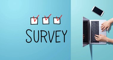 Bilgisayarla çalışan kişi ile anket