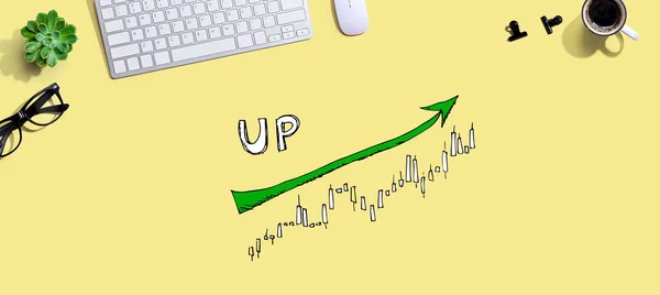 Market up trend chart egy számítógép billentyűzet — Stock Fotó