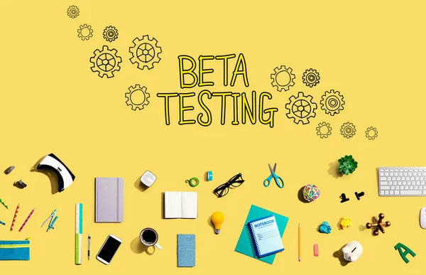 Teste beta com aparelhos eletrônicos e material de escritório — Fotografia de Stock