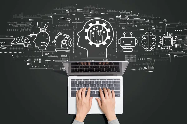 Dizüstü bilgisayar kullanan kişi ile gelecek teknolojisi kavramı