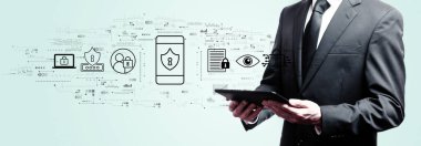 İş adamının elinde tablet tuttuğu veri gizliliği kavramı