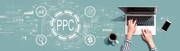 PPC - Betaal per klik concept met persoon die laptop gebruikt — Stockfoto