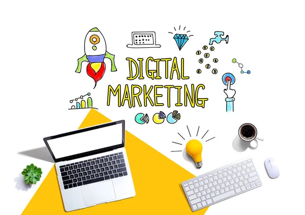 Marketing digital com computadores e uma lâmpada — Fotografia de Stock