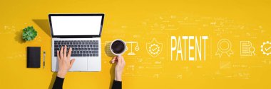 Laptop bilgisayarı kullanan kişinin patent kavramı