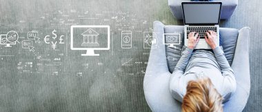 Dizüstü bilgisayar kullanan bir adamla Fintech teması