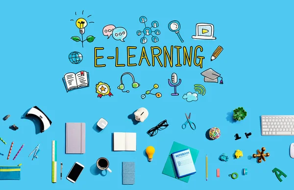 E-Learning theme with electronic gadgets and office supplies — ストック写真