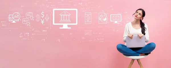 Tema Cryptocurrency fintech con donna utilizzando un computer portatile — Foto Stock