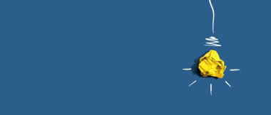 Buruşmuş bir ampulle beyin fırtınası konsepti