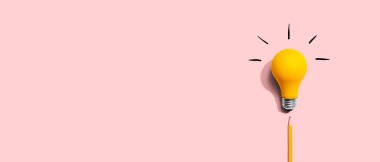 Kalemle bir fikir ampulü