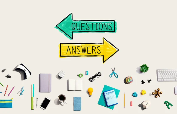 Questions and answers with electronic gadgets and office supplies — ストック写真