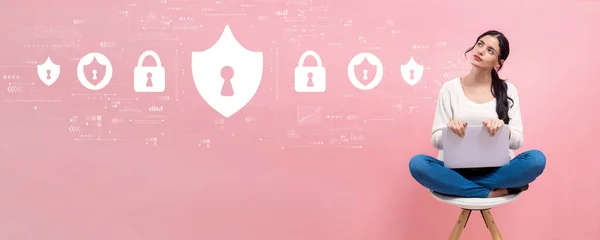 Cyber security thema met vrouw met behulp van een laptop — Stockfoto