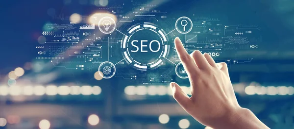 Concepto SEO con la mano presionando un botón — Foto de Stock