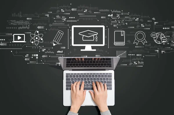 E-learning concept met persoon die laptop gebruikt — Stockfoto