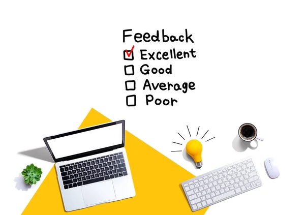 Feedback with computers and a lightbulb — Stock Photo, Image