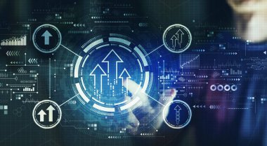 Gece genç adamla yükselen ok teması