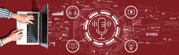 Bir dizüstü bilgisayar kullanan kişinin podcast temasıName