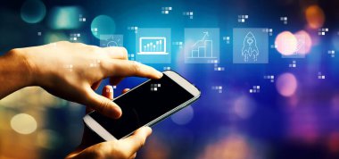 Akıllı telefon kullanan kişi ile iş büyümesi analizi