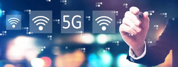 5G nätverk med affärsman — Stockfoto