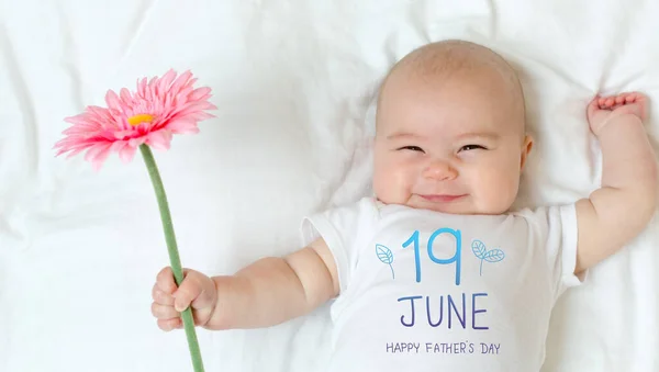 Vaderdag bericht met baby meisje — Stockfoto