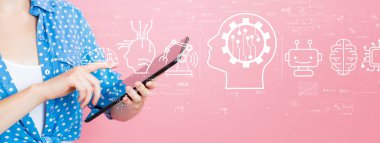 Bir tablet kullanan bir kadınla gelecekteki teknoloji konsepti