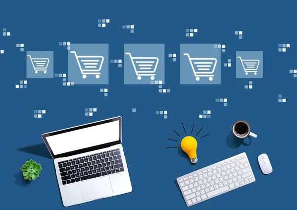 Online vásárlási téma számítógépek egy villanykörte — Stock Fotó