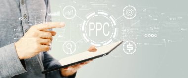 PPC - Elinde tablet tutan genç adamla tıklama başına ödeme kavramı