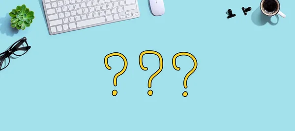 Question marks with a computer keyboard — Stock Photo, Image
