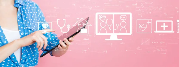 Telehealth Téma Fiatal Segítségével Tabletta Számítógép — Stock Fotó