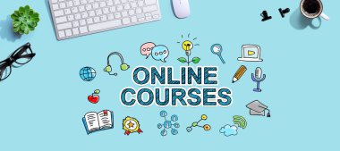 Bir bilgisayar klavyesi ve bir fare ile çevrimiçi kurslar