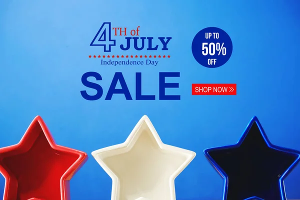Juli Verkaufsbotschaft Mit Rot Weißen Und Blauen Sternendekorationen — Stockfoto