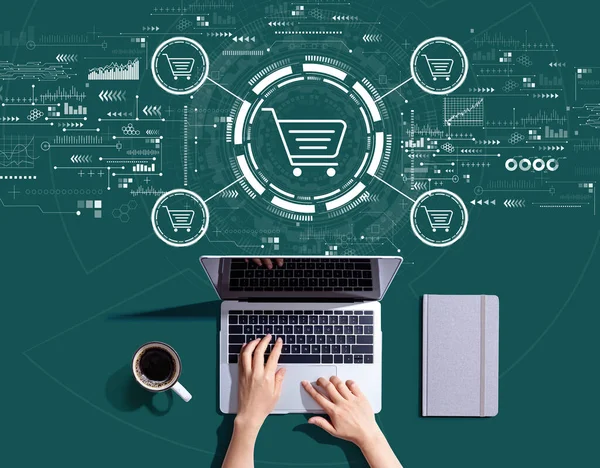 Online Shopping Tema Med Person Som Använder Bärbar Dator — Stockfoto