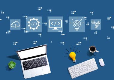 Yukarıdan gelen ampullü bilgisayarlar ile web geliştirme kavramı