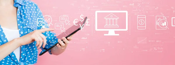 Fintech Téma Fiatal Segítségével Egy Tabletta Számítógép — Stock Fotó