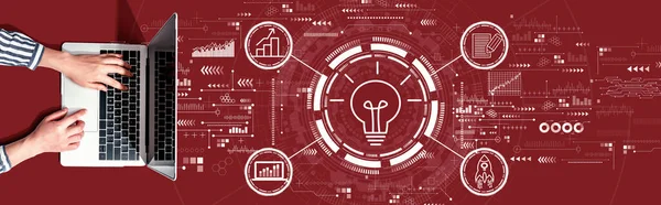 Dizüstü bilgisayar kullanan birinin başarı konsepti için harika bir fikir.